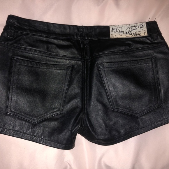 Blank NYC faux leather shorts - Picture 3 of 3